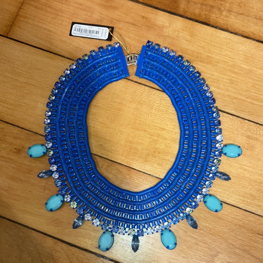 Blue collar like statement necklace